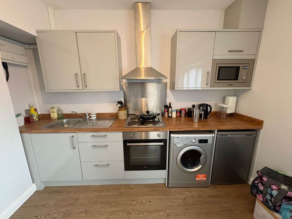 Property photo 2 of 6 Kitchen