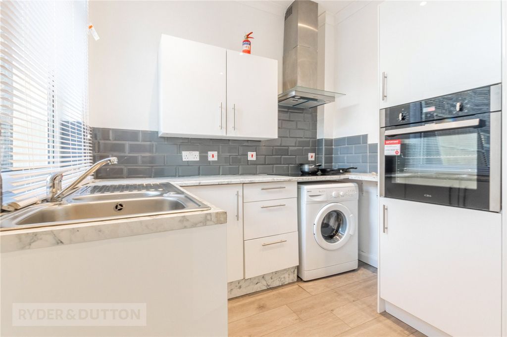 Property photo 2 of 17 Kitchen