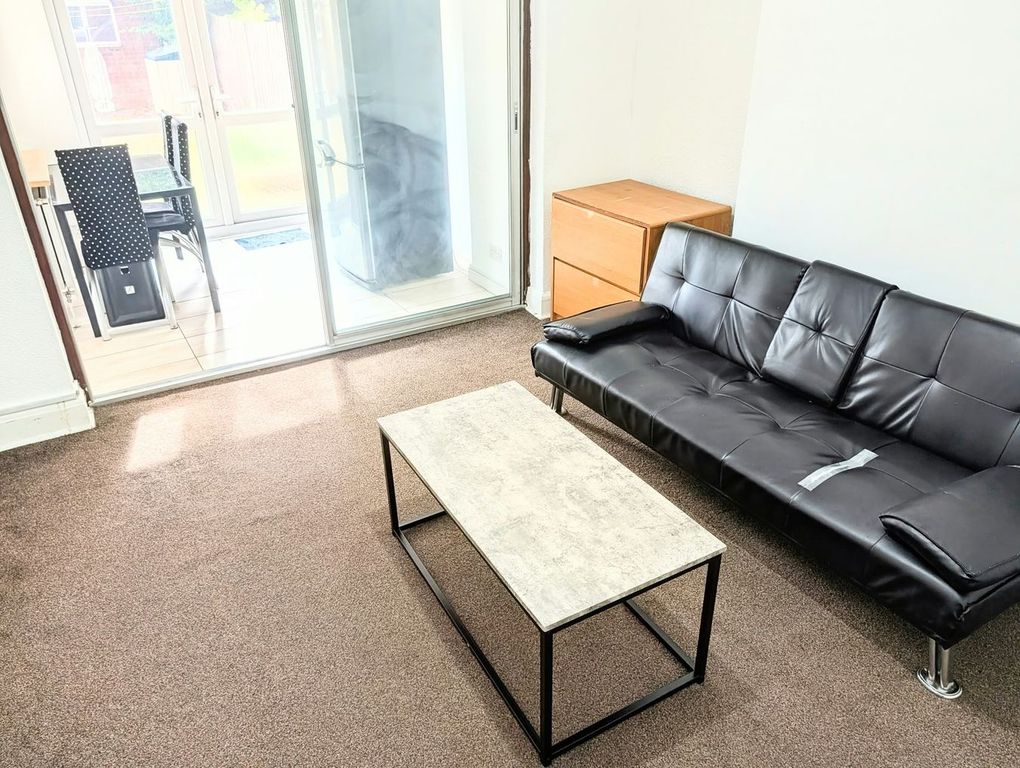 Property photo 2 of 9 Lounge