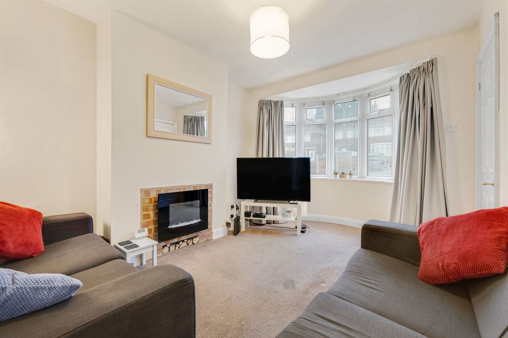 Property photo 2 of 33