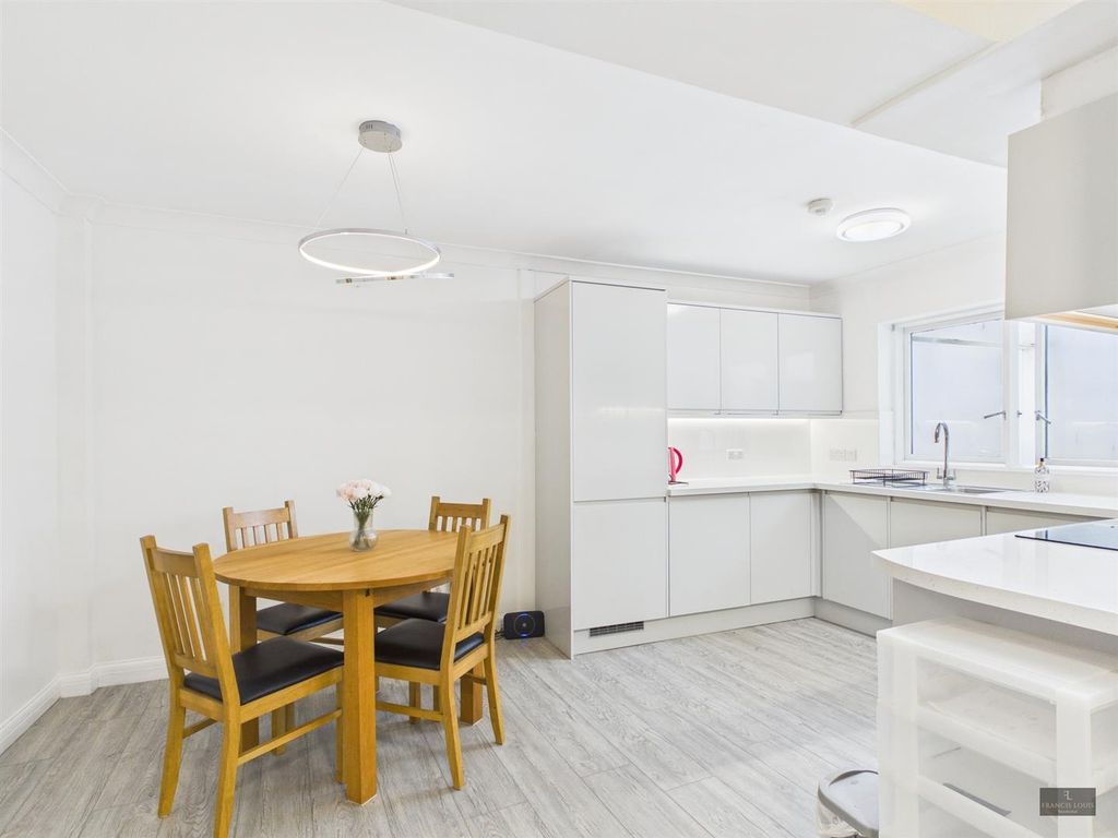 Property photo 3 of 10 Cam02887G0-Pr0605-Still004.Jpg