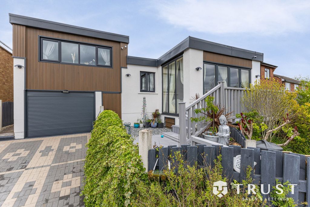 Property photo 1 of 39