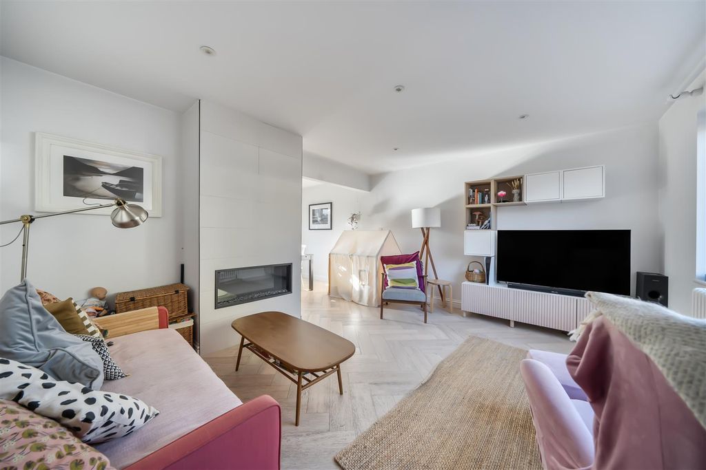 Property photo 2 of 18 1527573-24-6Abe3Dd5374B7.Jpg