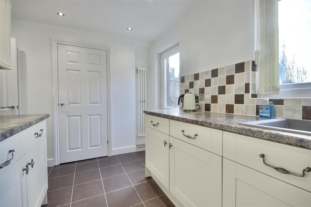 Property photo 3 of 14 46B7C5F2-9F2C-4F56-B1C5-9E7Ab99F26EE_1_201_A.Jpeg