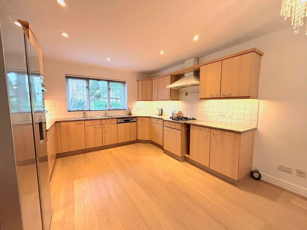 Property photo 3 of 16 Kitchen