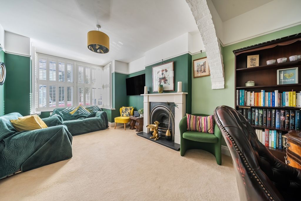 Property photo 1 of 11