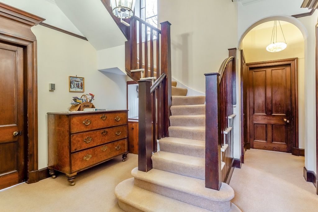 Property photo 3 of 18 Brier Grove