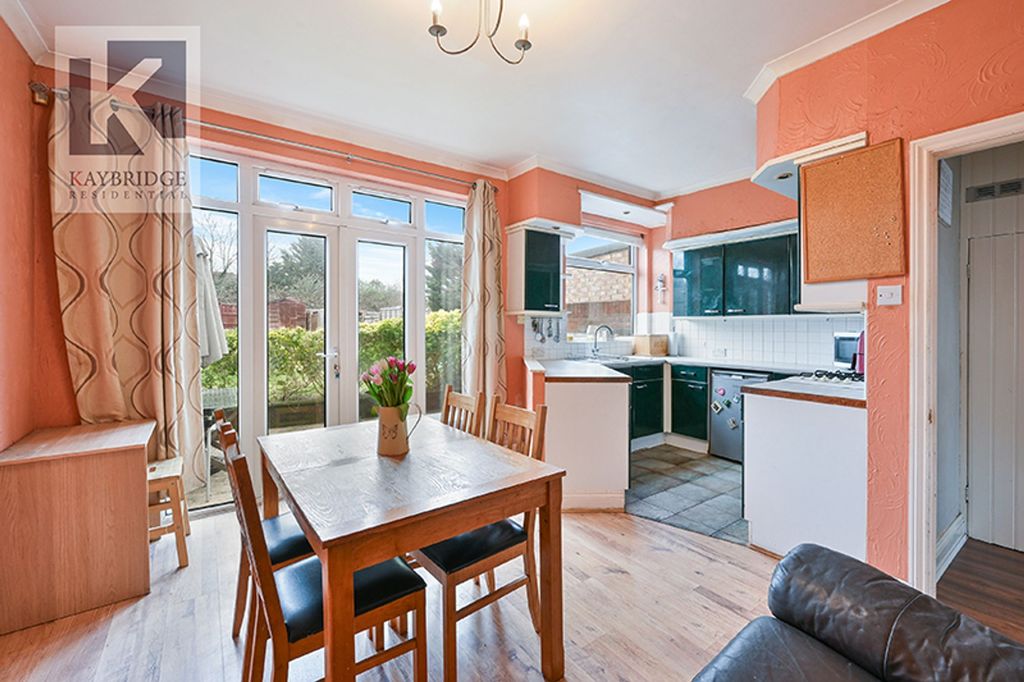 Property photo 3 of 12 Stoneleigh Avenue, Worcester Park - Kt4 8Xy