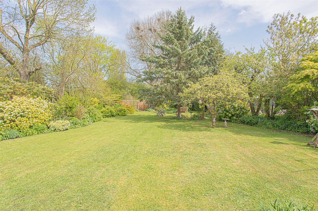 Property photo 3 of 22 Picture No. 06