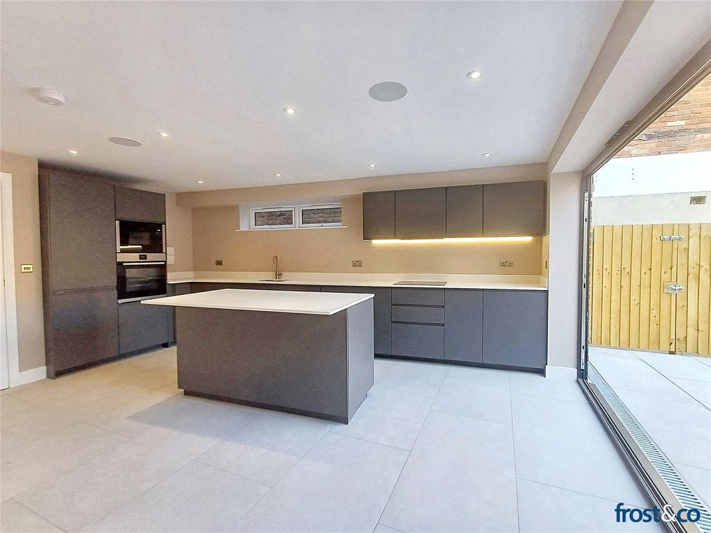 Property photo 2 of 19 Kitchen