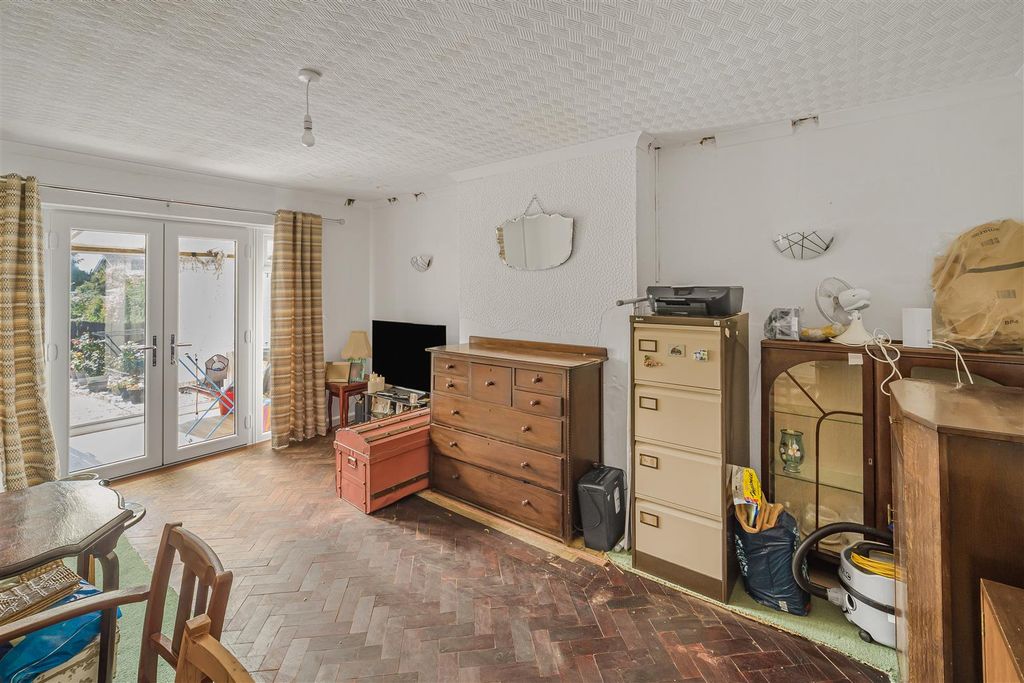 Property photo 2 of 18