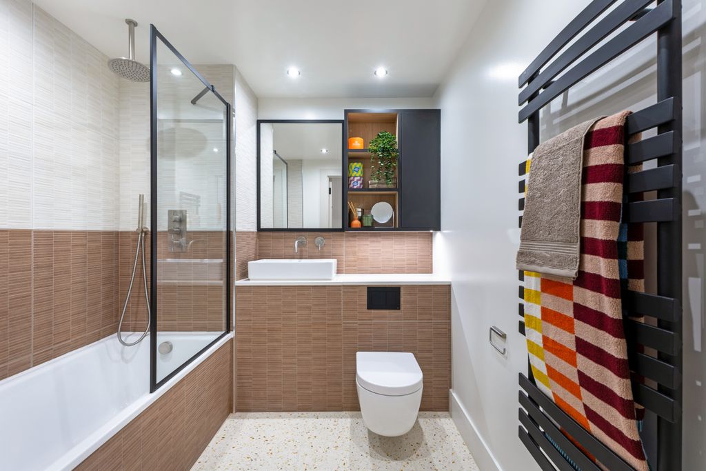 Property photo 3 of 7 Bathroom