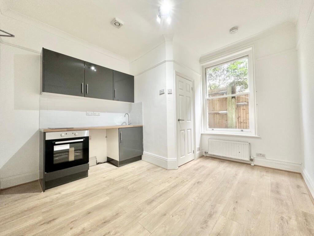 Property photo 2 of 5 Kitchen
