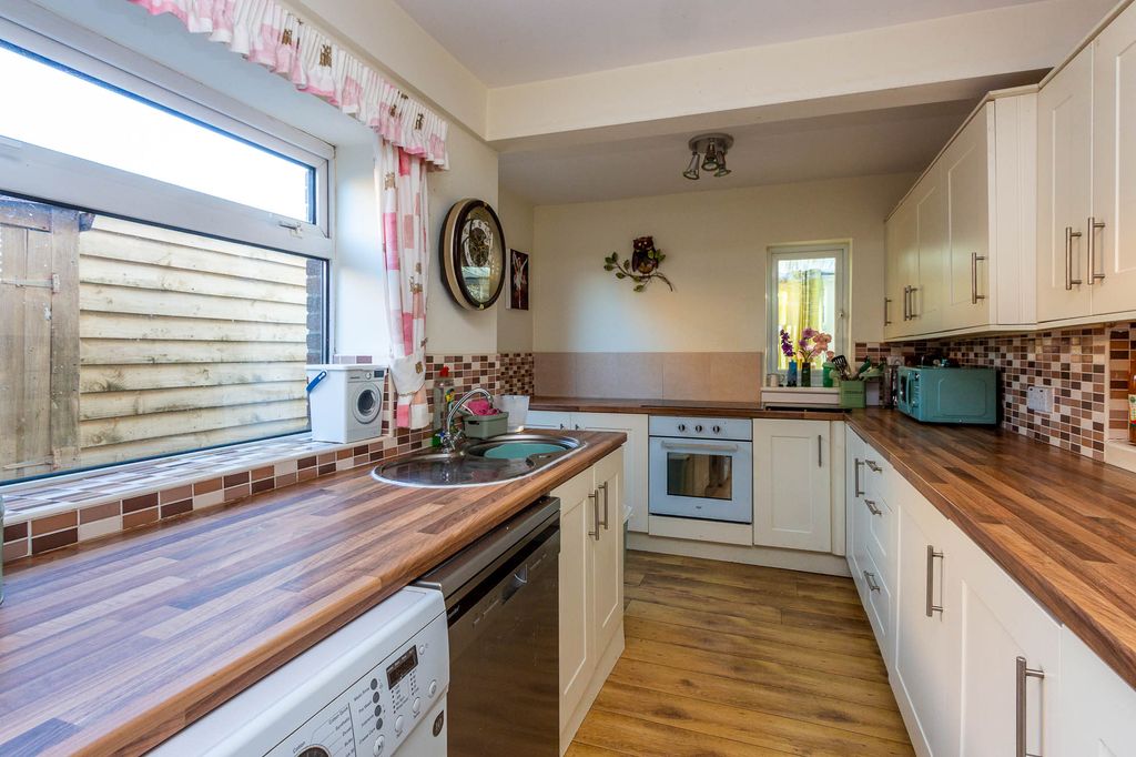 Property photo 2 of 14 Kitchen