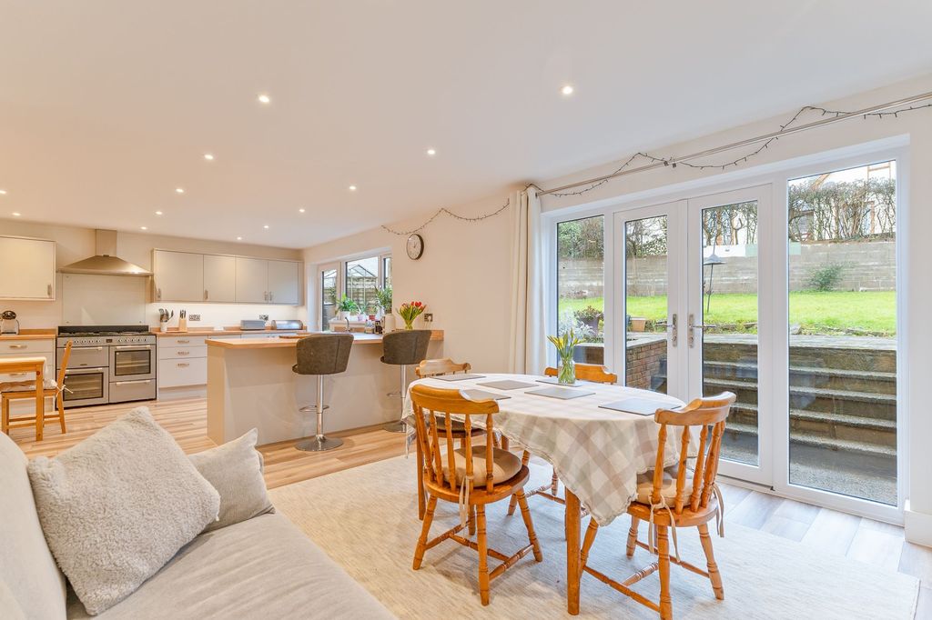 Property photo 2 of 23