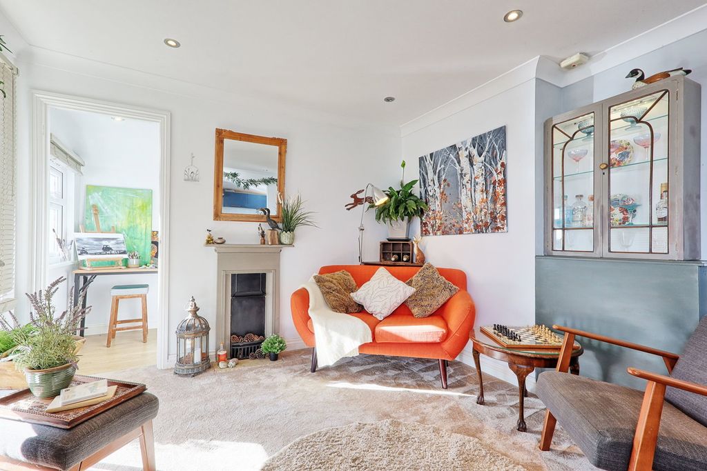 Property photo 2 of 37