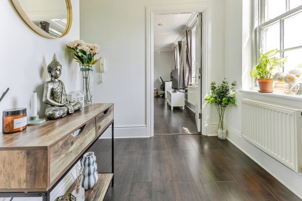 Property photo 2 of 15 Hallway