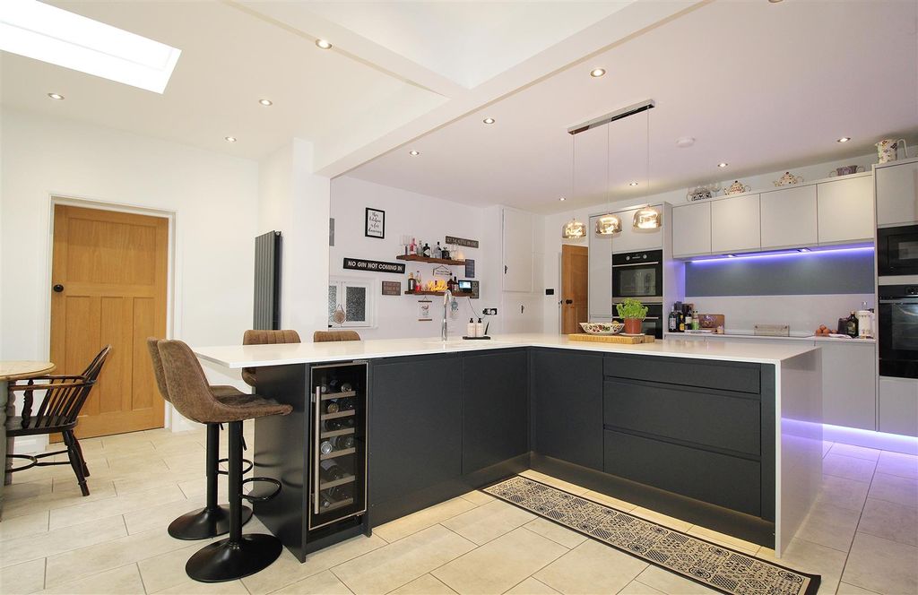 Property photo 3 of 23 Kitchen