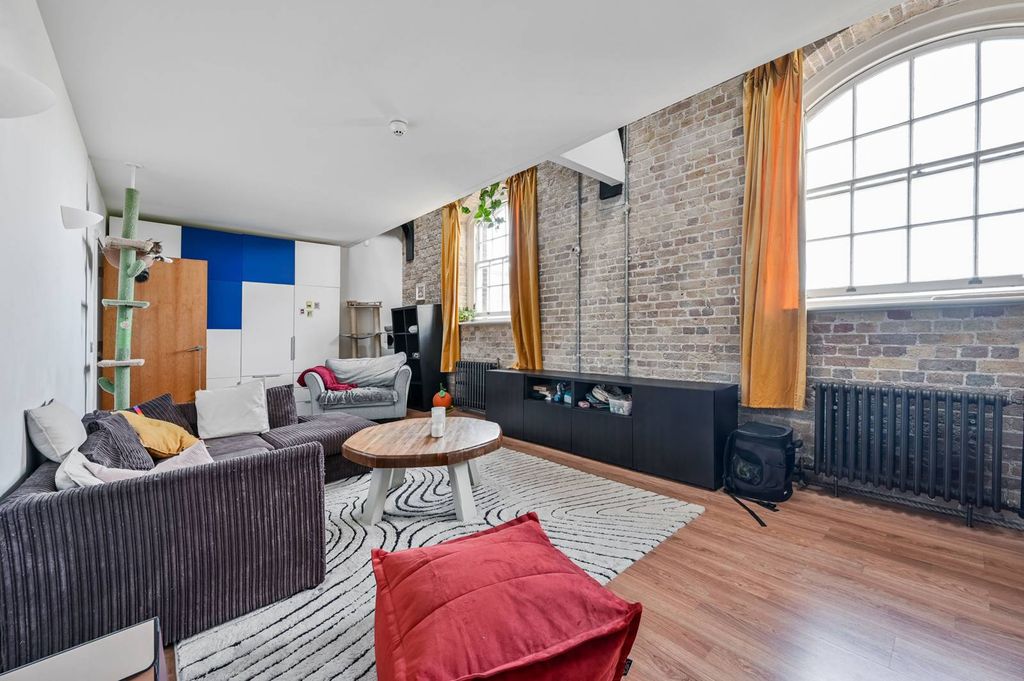 Property photo 3 of 11