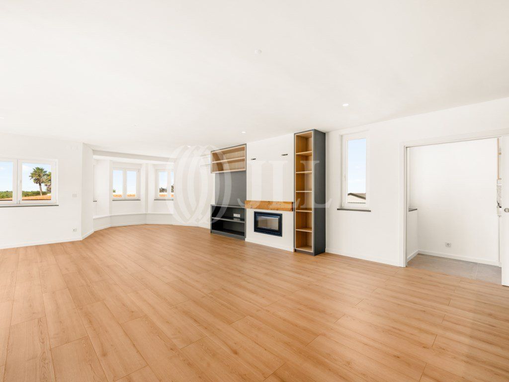 Property photo 2 of 56