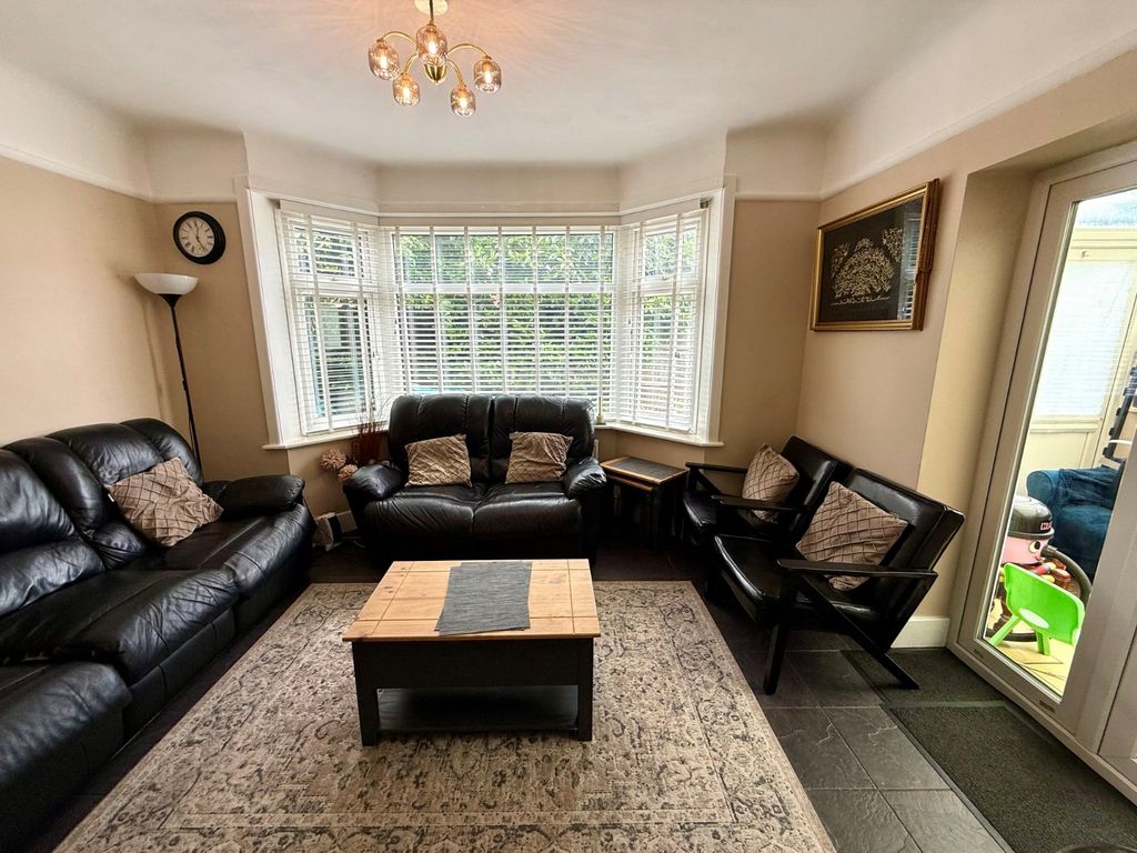 Property photo 3 of 12 Picture No. 02
