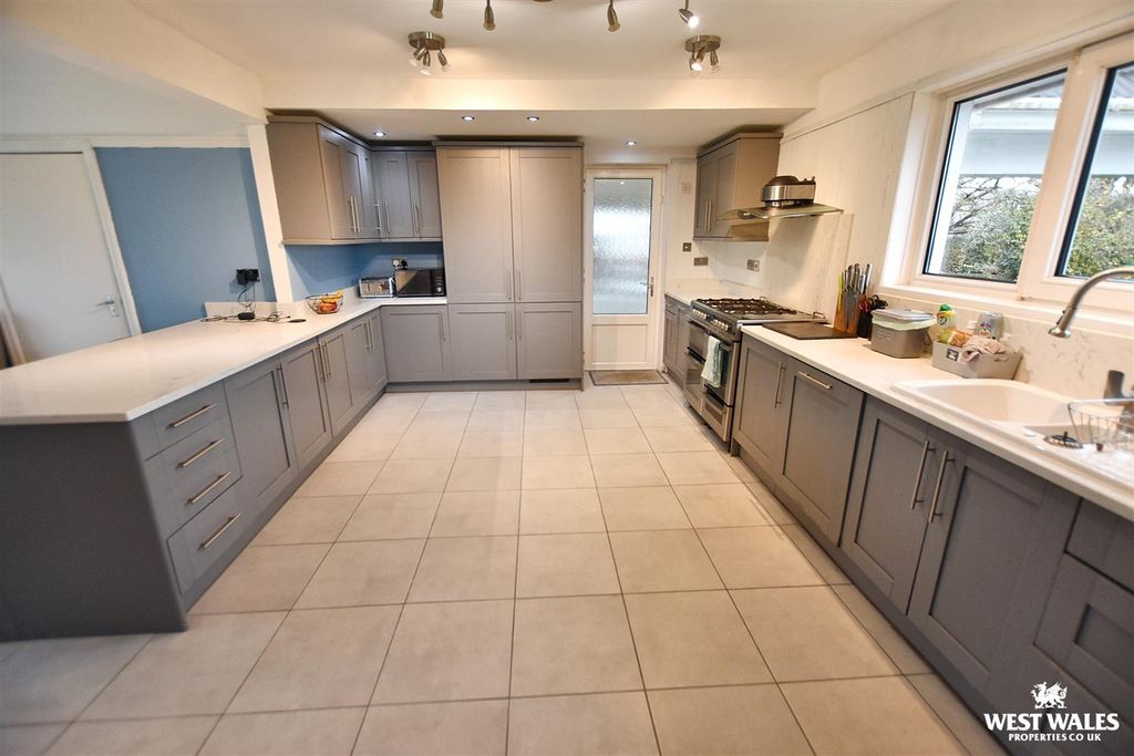 Property photo 2 of 31 12 (8).Jpg