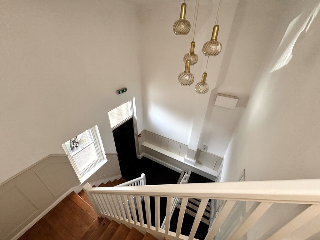 Property photo 2 of 7 Hallway