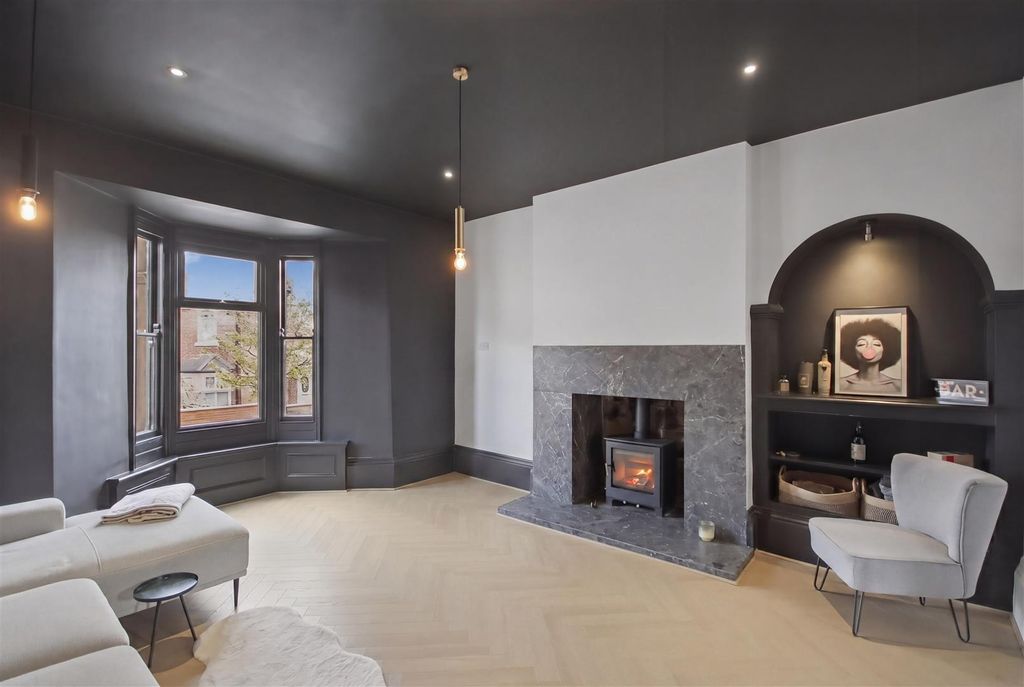 Property photo 2 of 25 Living Room 2