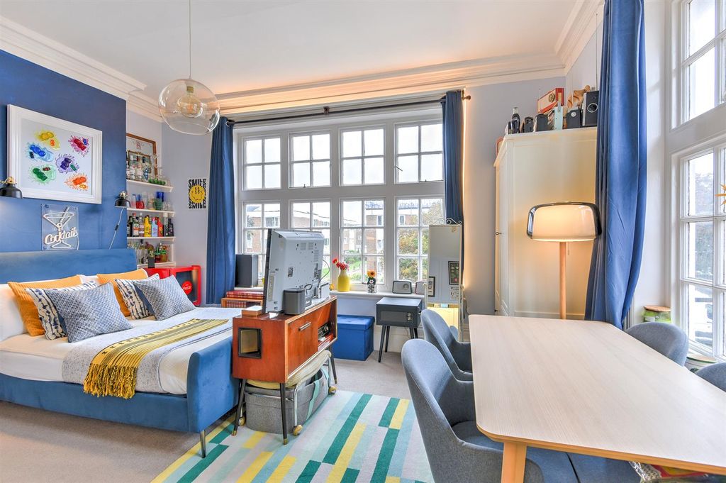 Property photo 3 of 22 For Sale By Aspire Residential | Bath Road