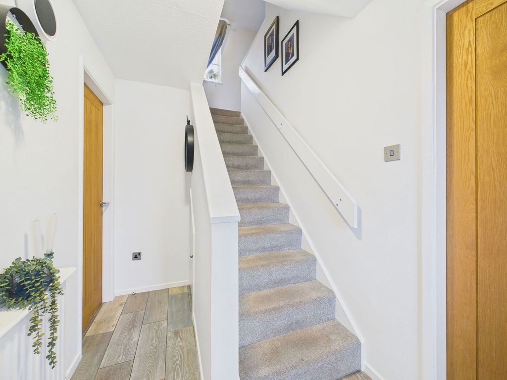 Property photo 2 of 27