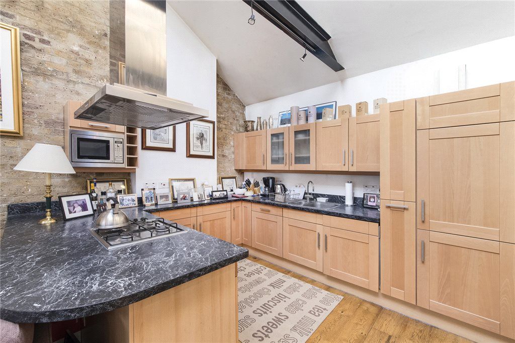 Property photo 3 of 7 Beak Street