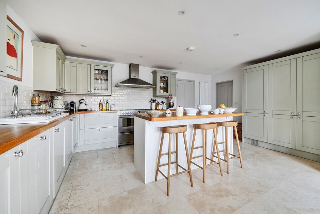 Property photo 3 of 24 1381372-9-69209cc...