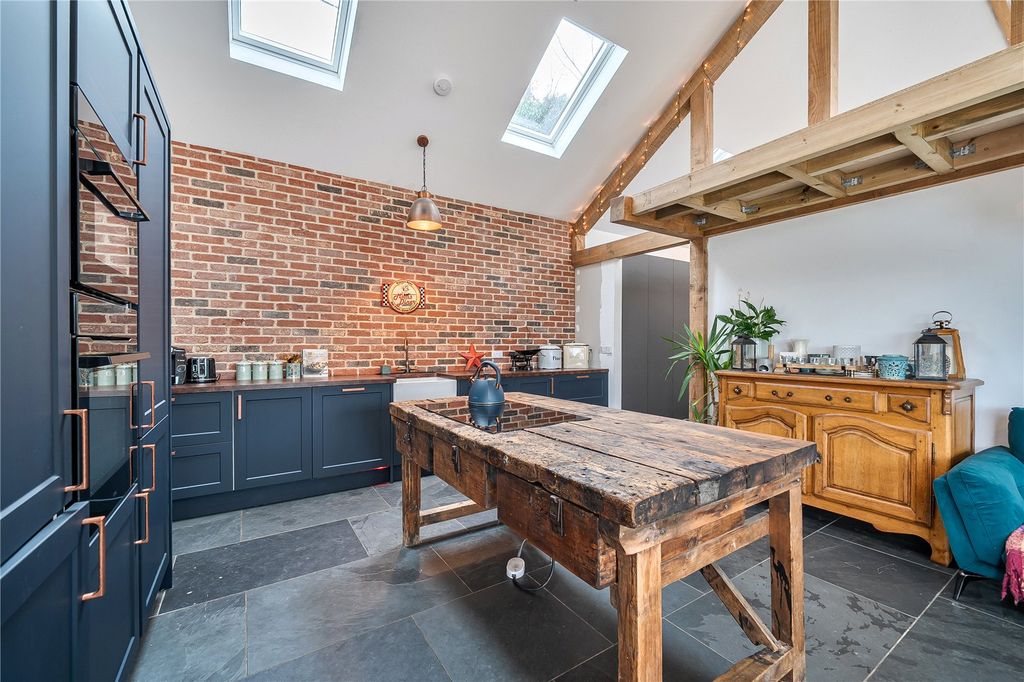 Property photo 2 of 16 Picture No. 17