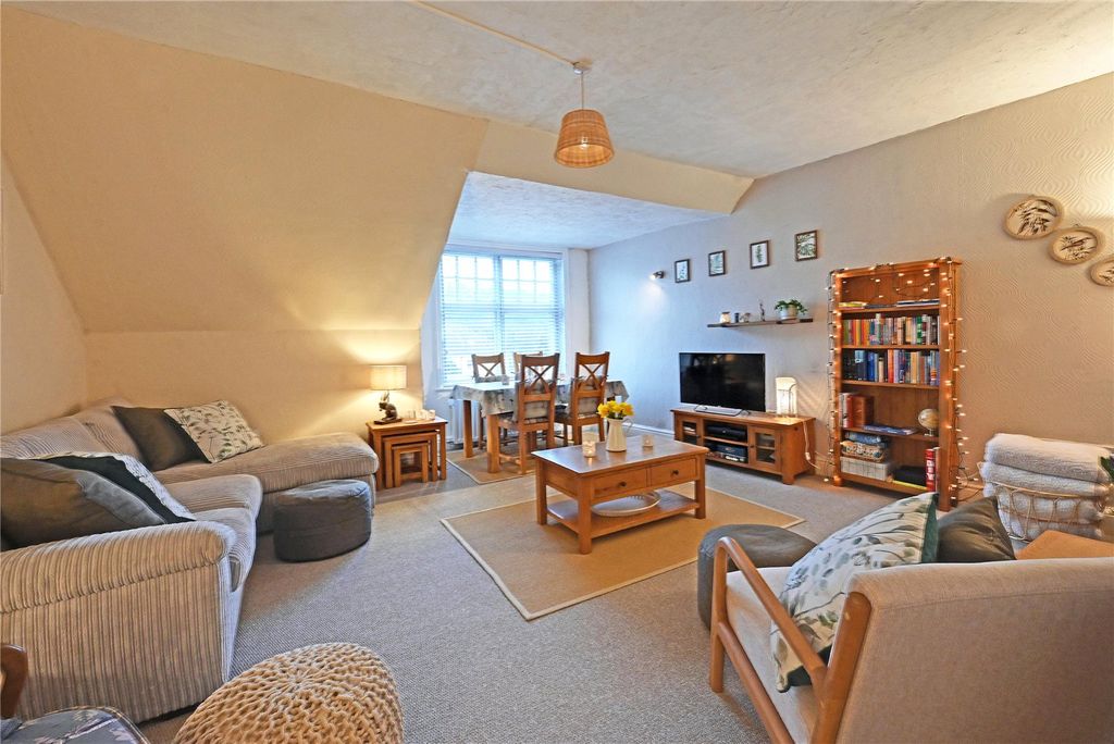 Property photo 1 of 13 Lounge / Diner