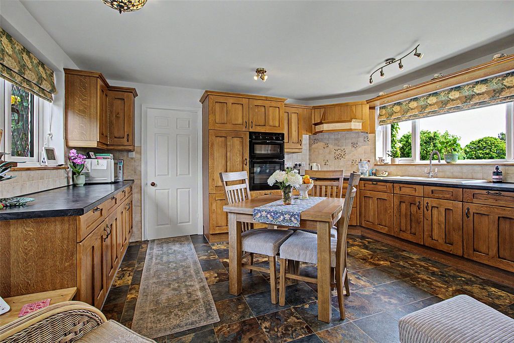 Property photo 3 of 20 Kitchen