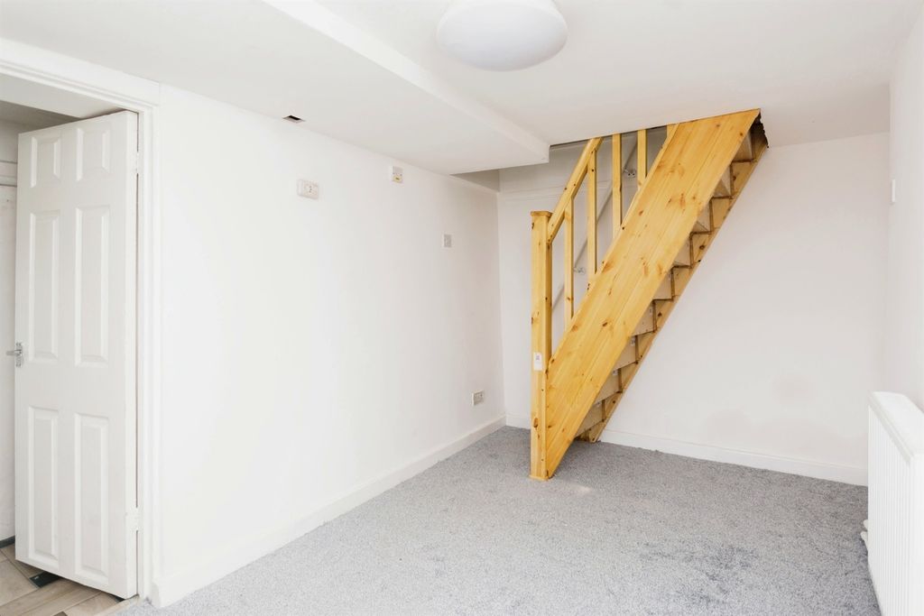 Property photo 3 of 14 Bedroom