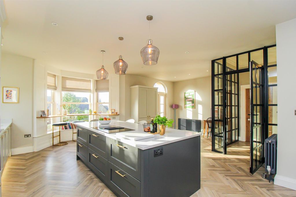 Property photo 3 of 30