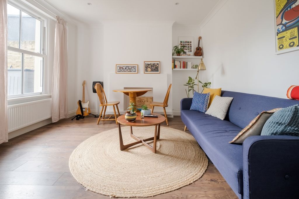 Property photo 2 of 11 Albion Road