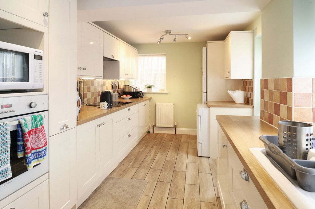 Property photo 3 of 17 Picture No. 10