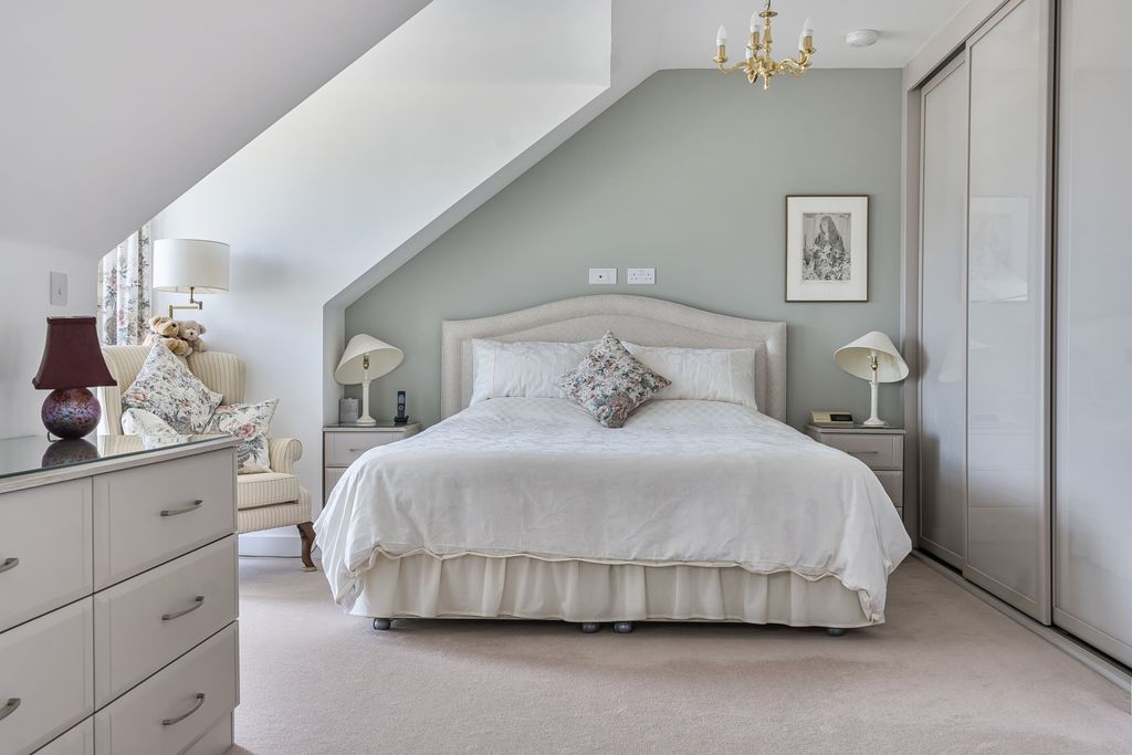 Property photo 2 of 20 Bedroom