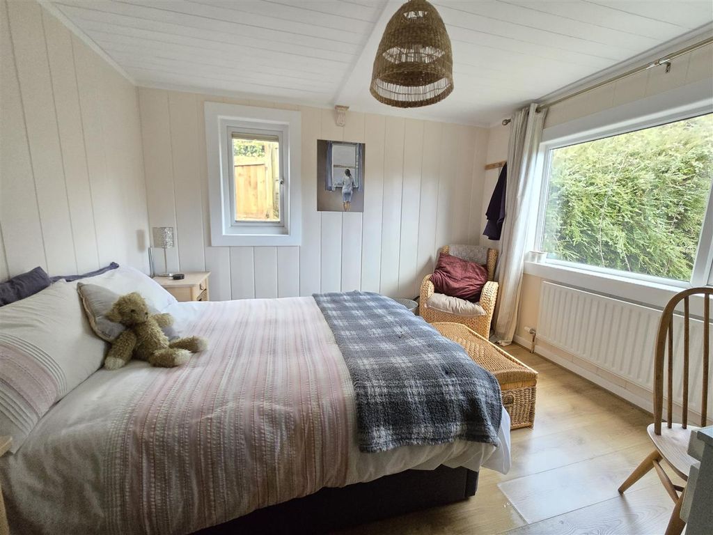 Property photo 3 of 28 Main Bedroom