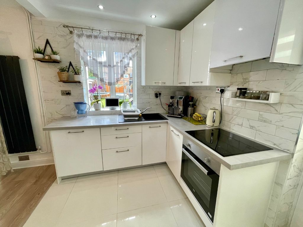 Property photo 3 of 14 4495122
