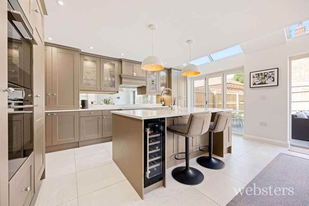 Property photo 2 of 36