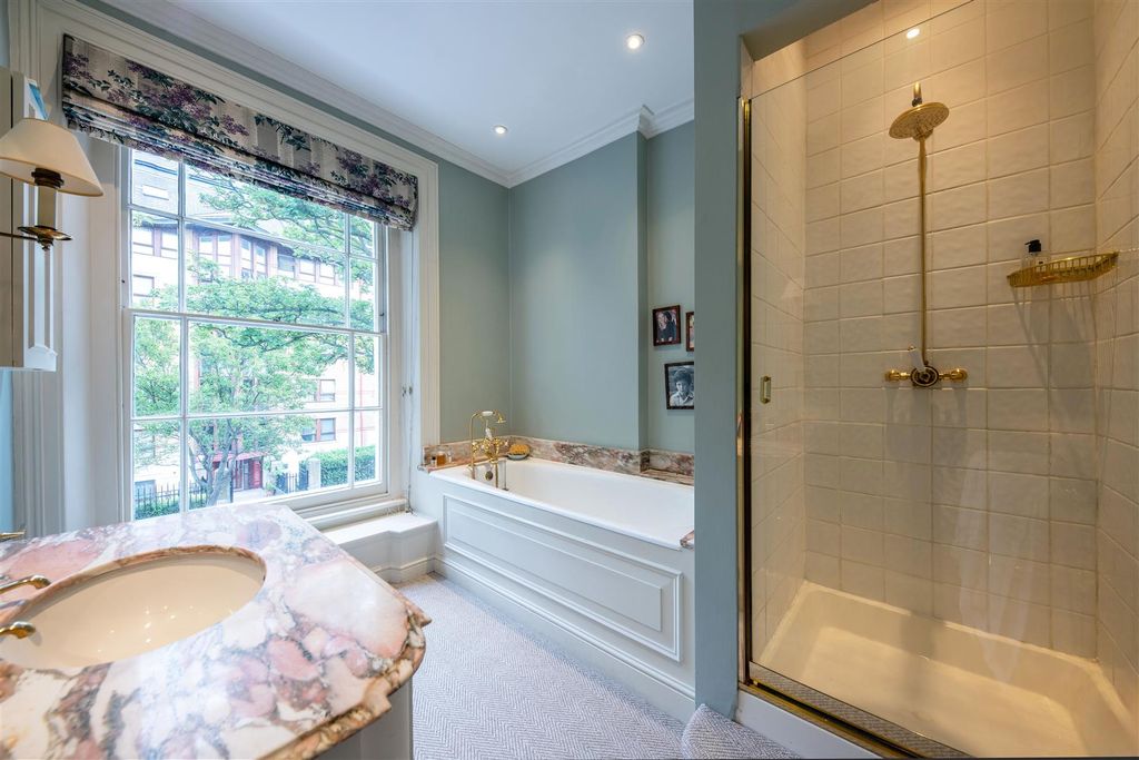 Property photo 3 of 10 8 Netherton Grove 3340 Bath.Jpg