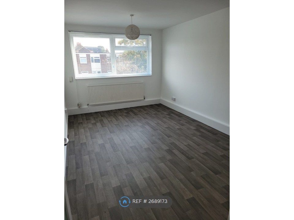 Property photo 3 of 10 Living Room