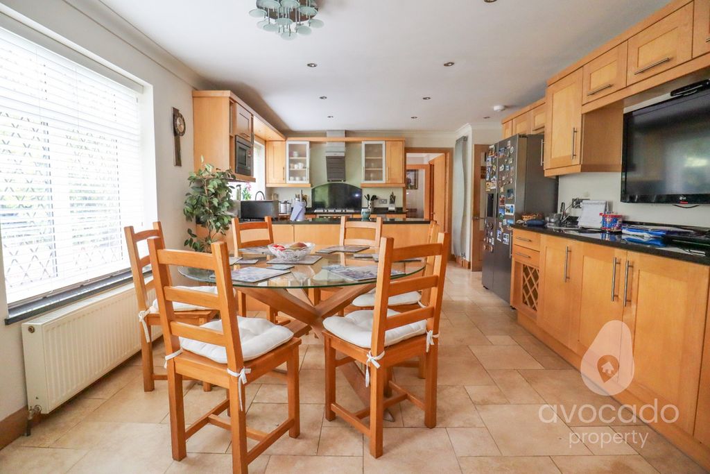 Property photo 2 of 25 3871467