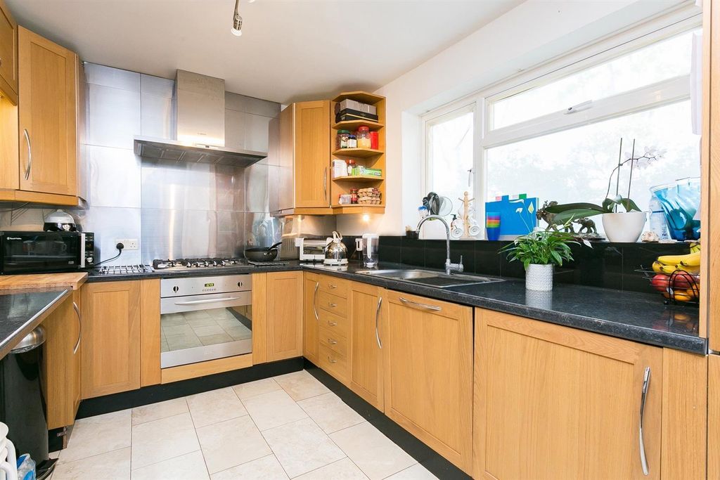 Property photo 1 of 10 Kitchen.Jpeg