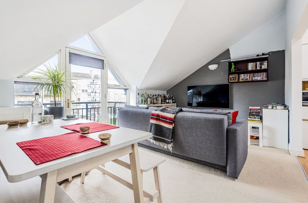 Property photo 1 of 7 572432 (2)