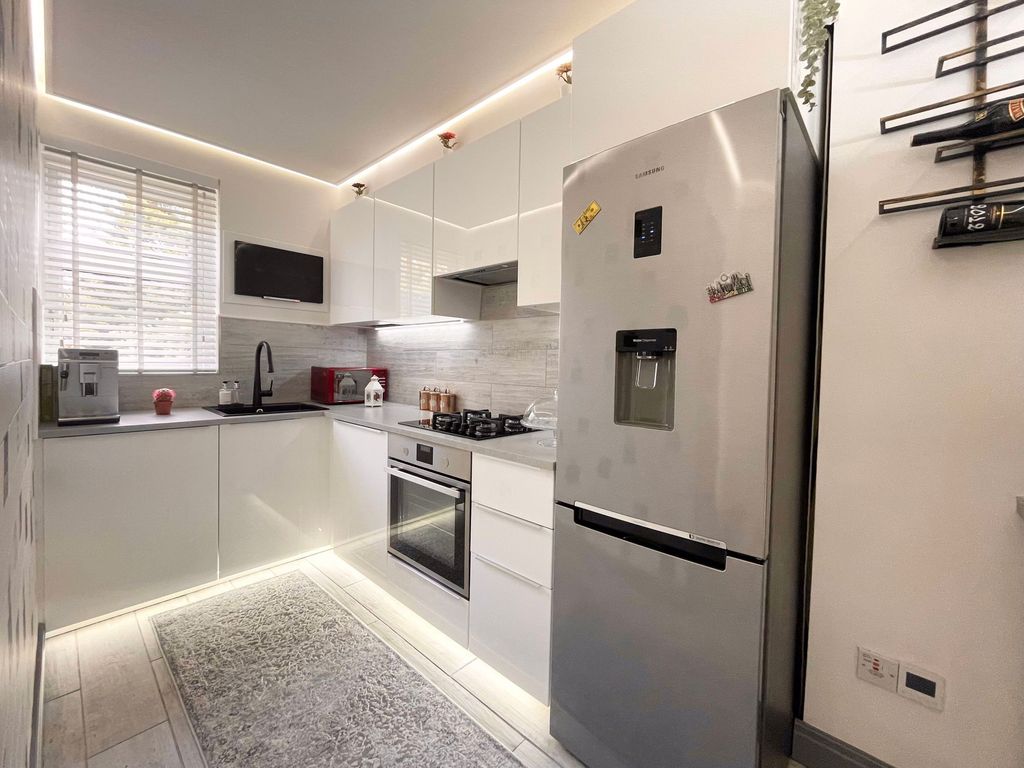 Property photo 1 of 11 Kitchen