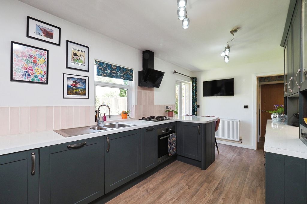 Property photo 3 of 16 Kitchen